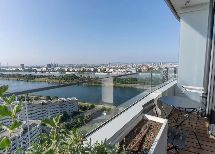 Appartement Josef's L Ueber Den Wolken L Danube Flats 03